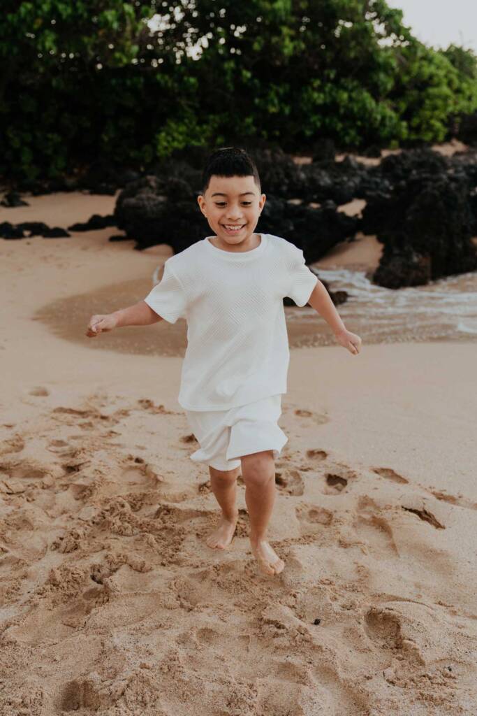 kid family photographer in maui hawaii